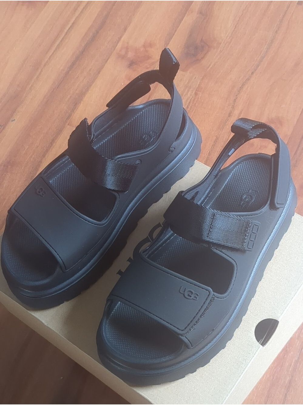 New Ugg Goldenglow Sandals Size 8
